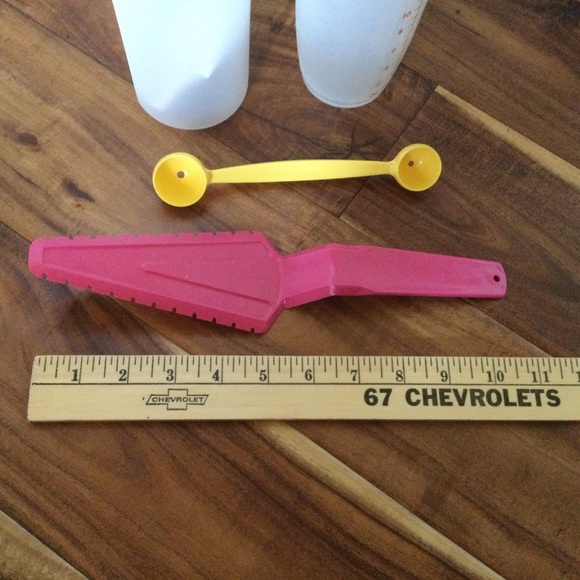 ✔️ Tupperware Lot Spaghetti Keeper, Shaker, Server, Melon Baller - Picture 4 of 7